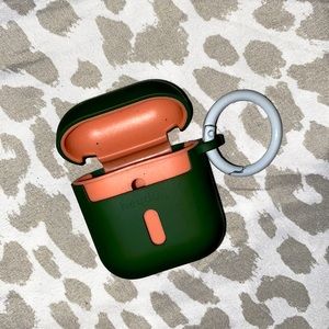 AirPod case. Hey day.